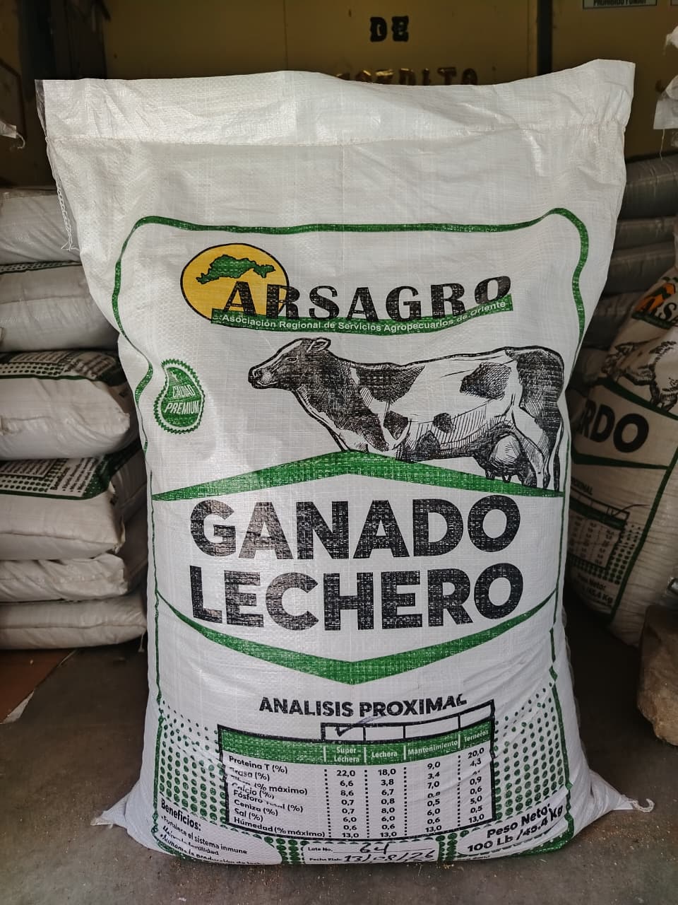 Alimento para ganado lechero